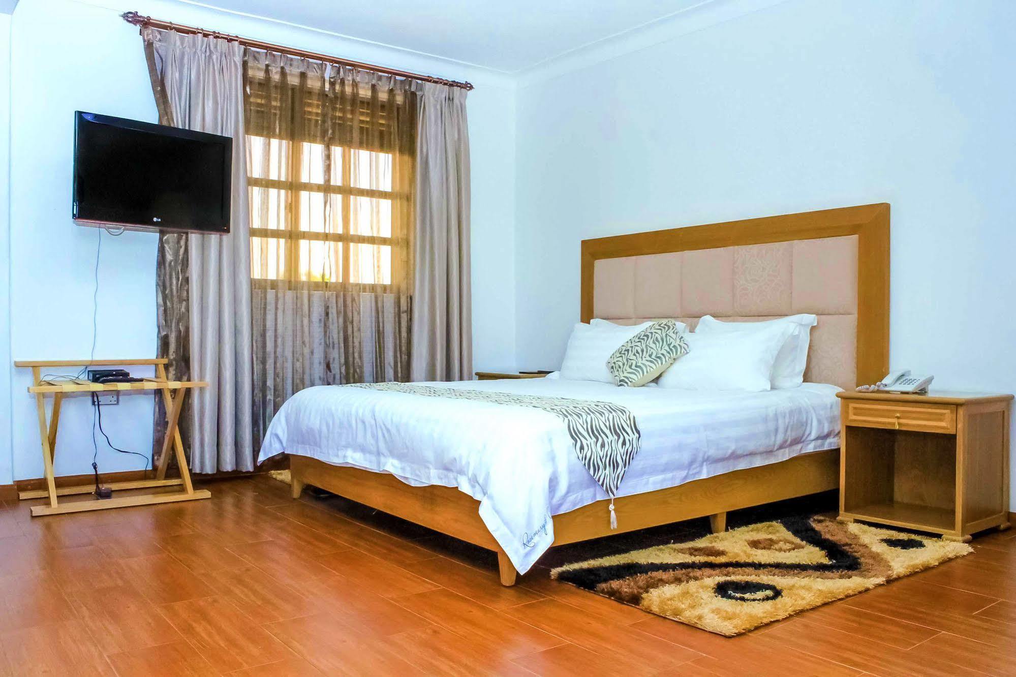 Rosemary Courts Bed & Breakfast Entebbe Exterior photo